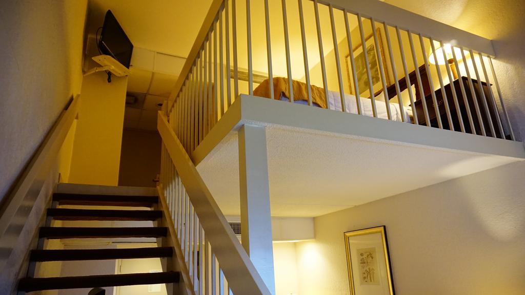 Ramada By Wyndham Wichita Airport Hotel Екстериор снимка