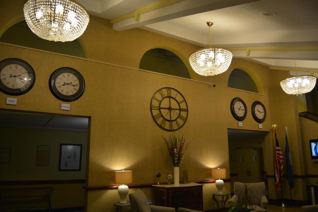 Ramada By Wyndham Wichita Airport Hotel Екстериор снимка