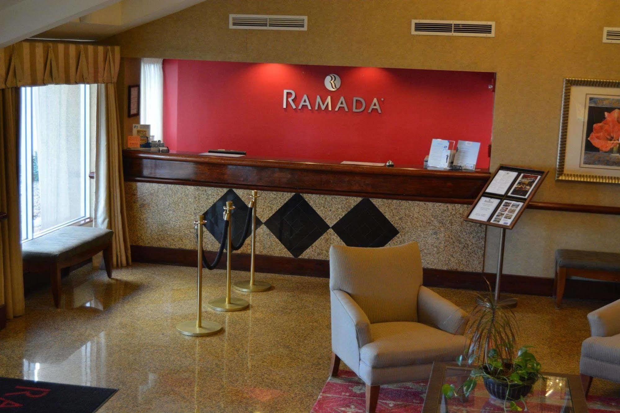 Ramada By Wyndham Wichita Airport Hotel Екстериор снимка
